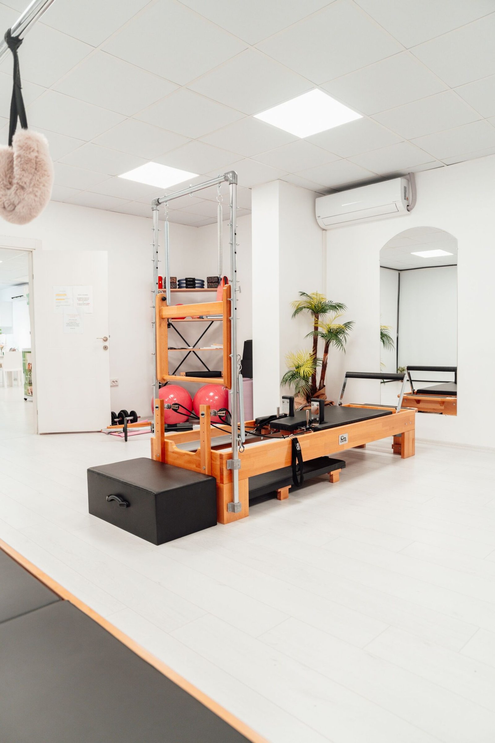 Solutions VIMORA Pilates tower for rehabilitation and professional studio use