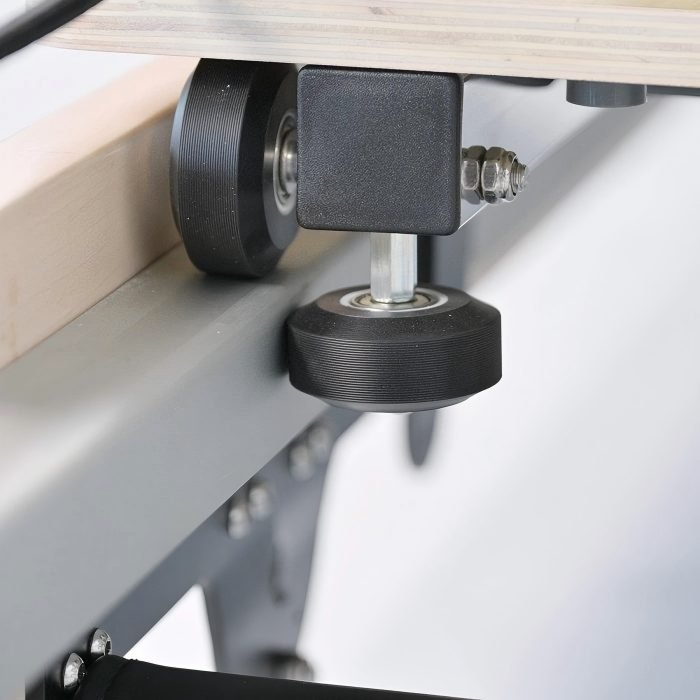 C and U bearing with quiet carriage wheel