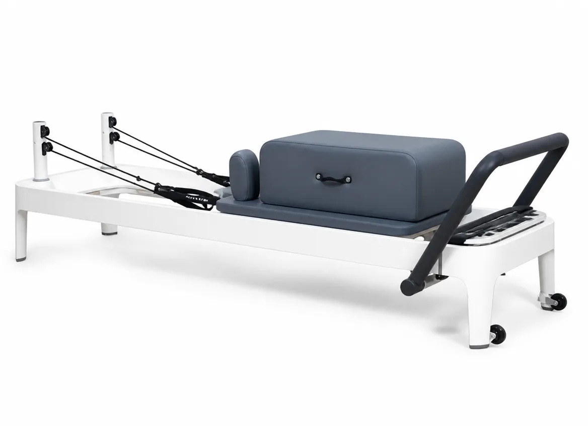 vimora reformer aluminum 1st gen full track white 04.webp Vimora aluminum-frame white full track Pilates reformer, for professional studio use