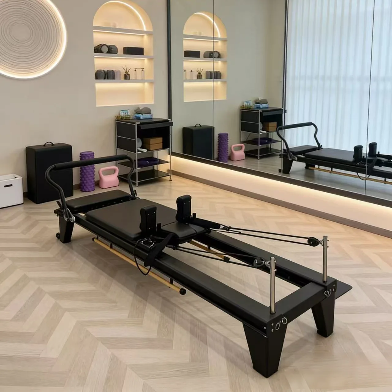 vimora reformer aluminum 2nd gen full track elite 05.webp Vimora aluminum-frame full track Pilates reformer, for professional studio use