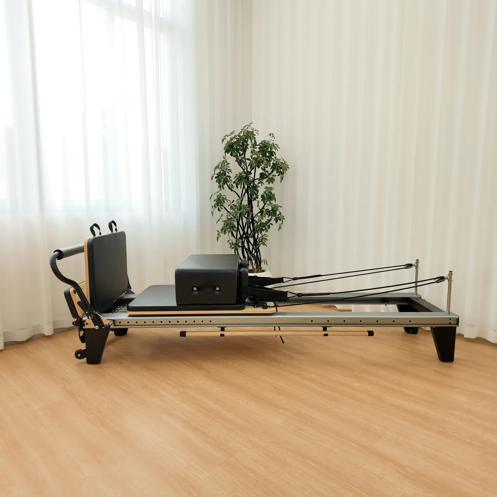vimora reformer aluminum 2nd gen full track elite 06.webp Vimora aluminum-frame full track Pilates reformer, for professional studio use