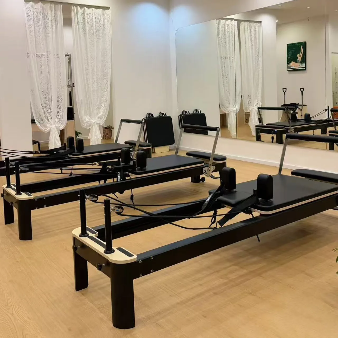vimora reformer aluminum 4th gen white 14.webp Vimora aluminum-frame white Pilates reformer, for professional studio use