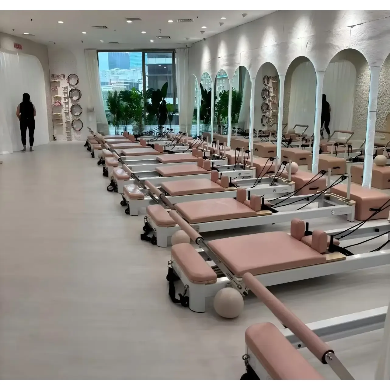 vimora reformer aluminum 4th gen white 19.webp Vimora aluminum-frame white Pilates reformer, for professional studio use